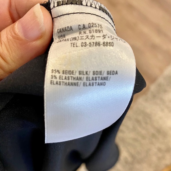 ESCADA CAP SLEEVE SZ 40 SILK BLK TOP W CHAIN - Picture 8 of 8